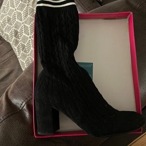 Catherine Malandrino sweater boots size 8 black brand new never worn